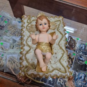 Niño Jesús con cojin y aureola 21.5 cm