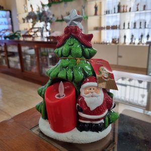 Papá Noel con árbol y vela led