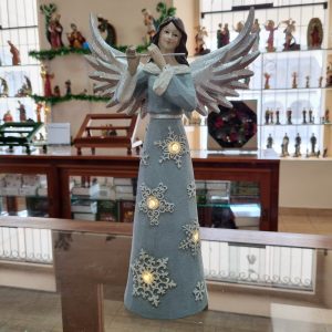 Ángel decorativo con flauta